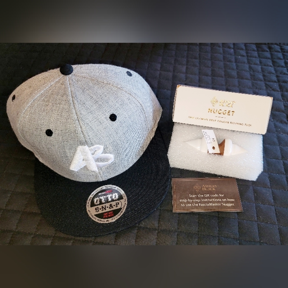 ASHLEY BLACK NUGGET & HAT.